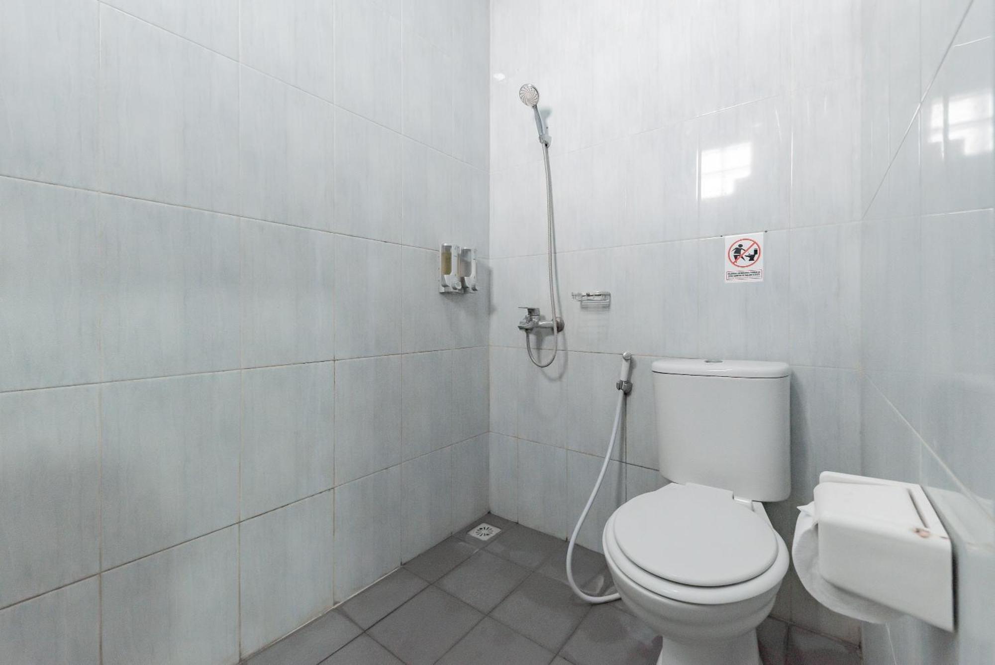 Reddoorz Near Pasar Baru Bandung Ξενοδοχείο Εξωτερικό φωτογραφία