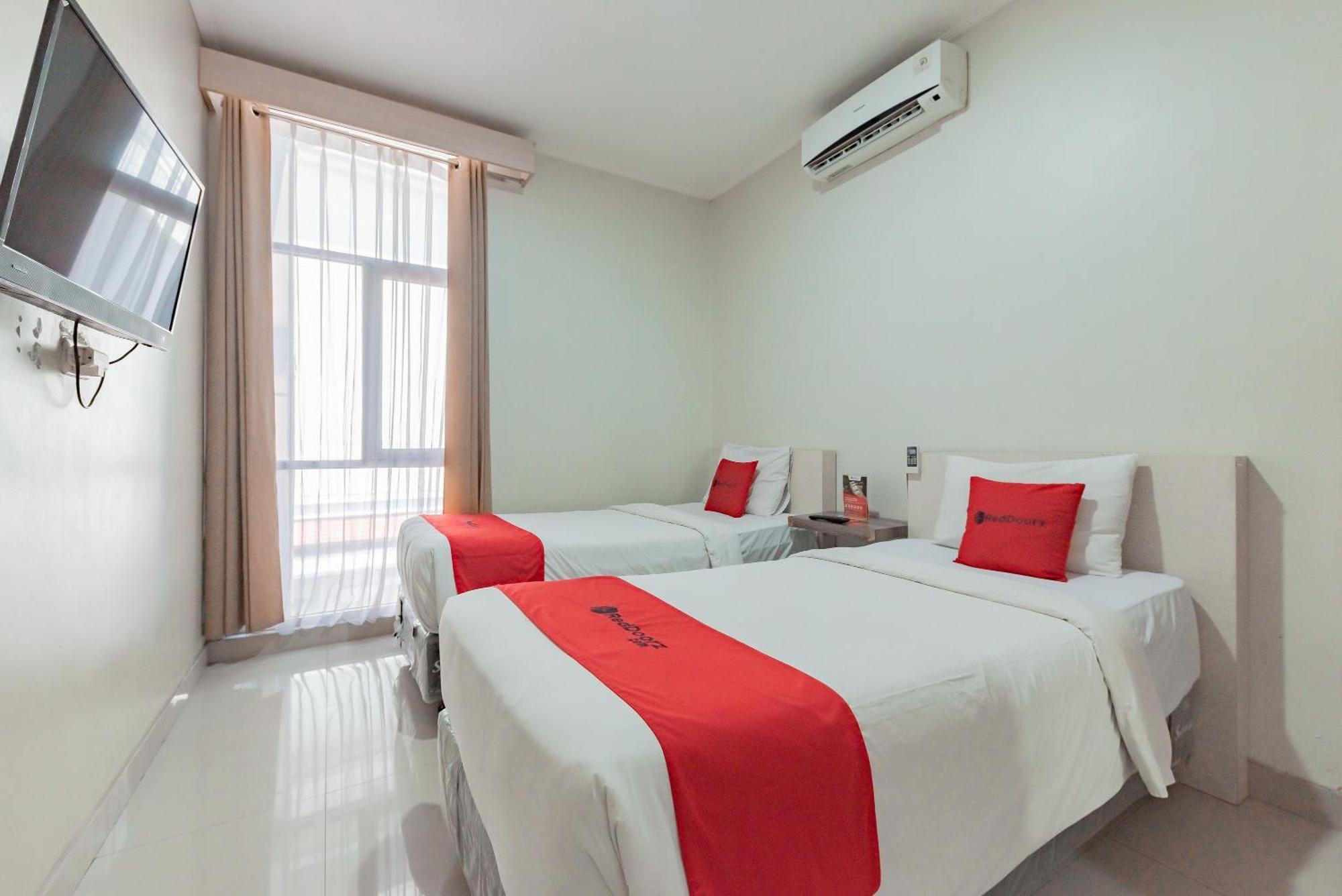 Reddoorz Near Pasar Baru Bandung Ξενοδοχείο Εξωτερικό φωτογραφία