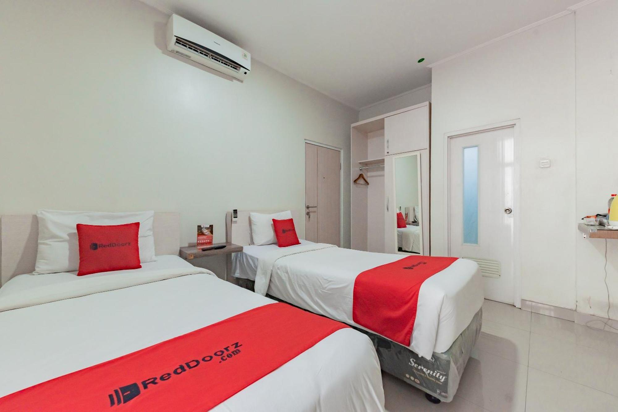 Reddoorz Near Pasar Baru Bandung Ξενοδοχείο Εξωτερικό φωτογραφία